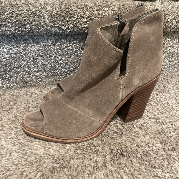 Vince Camuto peep toe booties - Picture 4 of 5